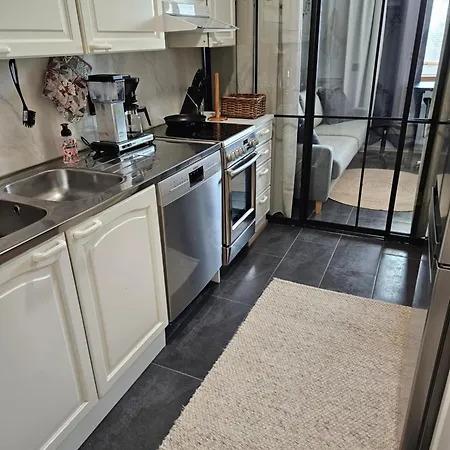 Citystation 59m2 Floor Sauna Apartment, Wifi * 라티